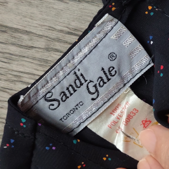 Beautiful dress by Sandi Gale ⭐☘️🌼🌼 - Picture 10 of 12